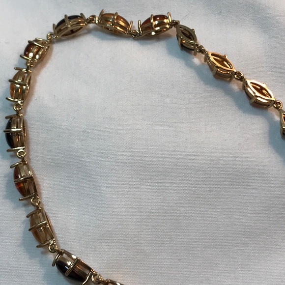 Avon necklace in gold tone, fold over clasp, 16 in length, stones multicolor - Picture 10 of 10